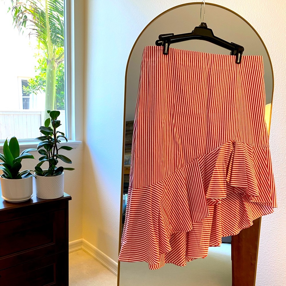 Red candy striped asymmetrical fluted skirt
